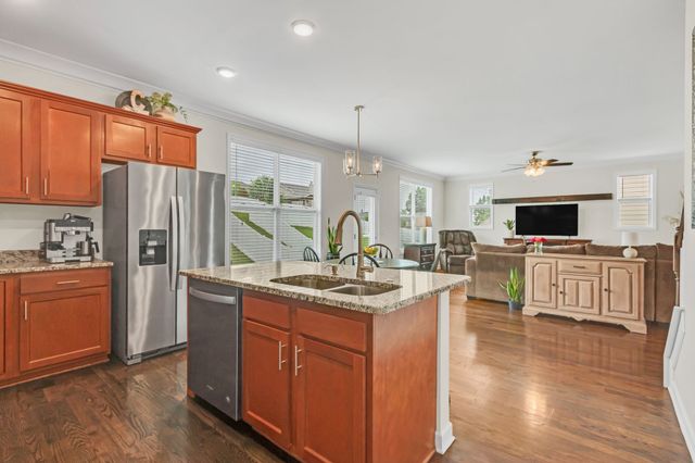 2815 Trentview Ln, Columbia, TN 38401