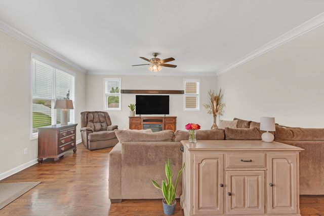 2815 Trentview Ln, Columbia, TN 38401