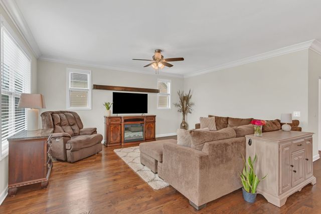 2815 Trentview Ln, Columbia, TN 38401