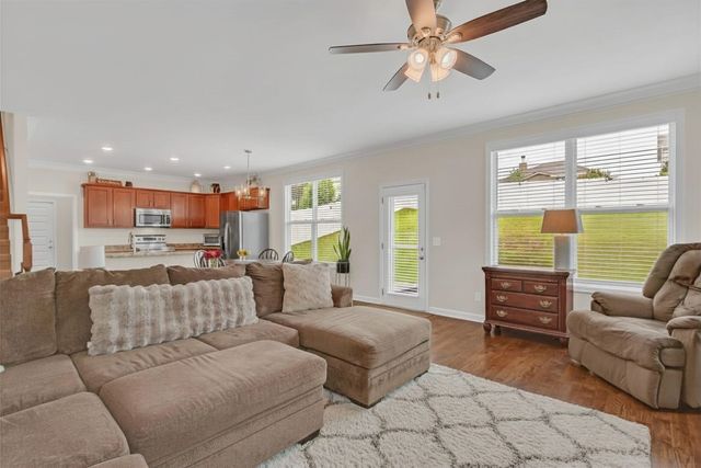 2815 Trentview Ln, Columbia, TN 38401