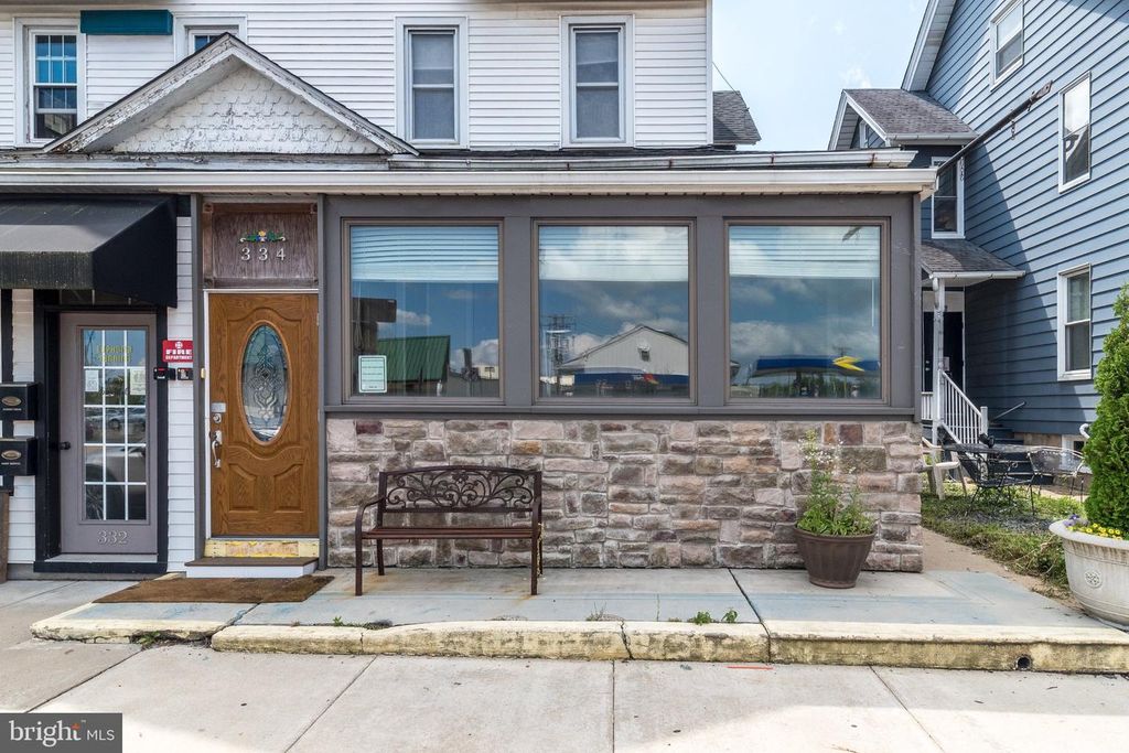 334 W BROAD STREET ST, QUAKERTOWN, PA 18951 — photo 2