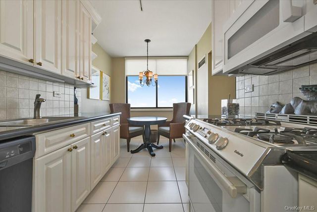 26910 Grand Central Parkway 31N, Floral Park, NY 11005