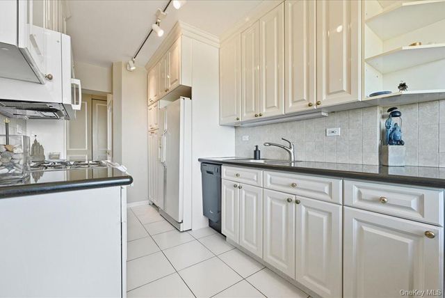 26910 Grand Central Parkway 31N, Floral Park, NY 11005