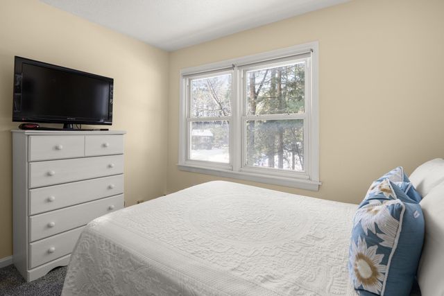 4 Linden Lane, Essex, VT 05452