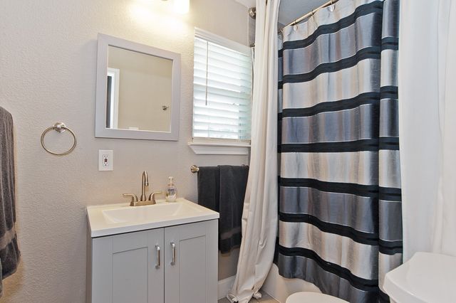 1810 Shaw Street, Dallas, TX 75212
