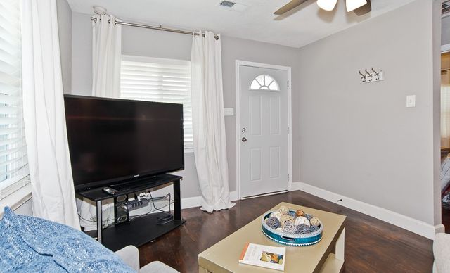 1810 Shaw Street, Dallas, TX 75212