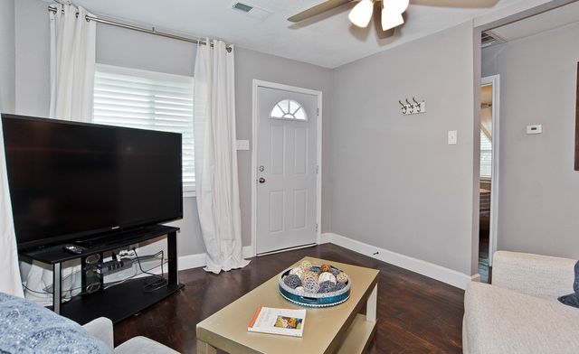 1810 Shaw Street, Dallas, TX 75212