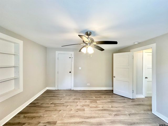 219 Half St, Lindale, TX 75771