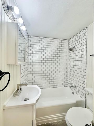 219 Half St, Lindale, TX 75771