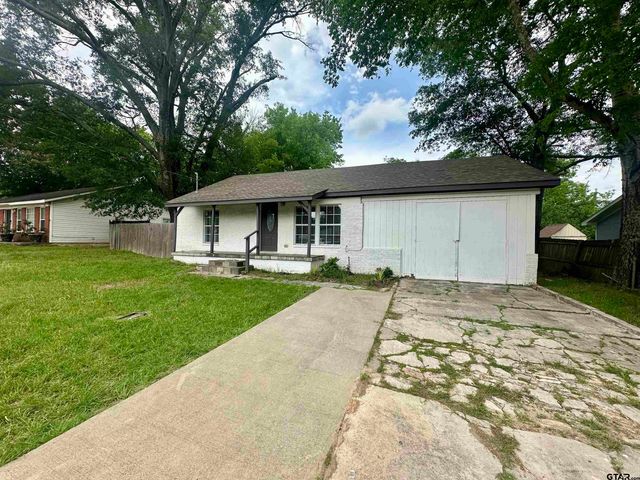 219 Half St, Lindale, TX 75771