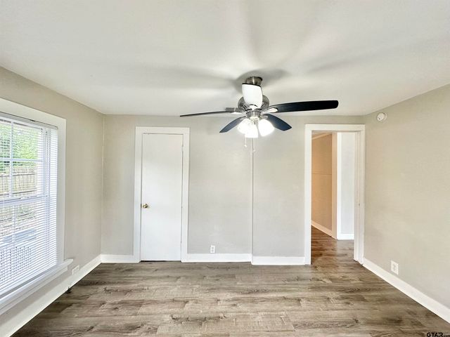 219 Half St, Lindale, TX 75771