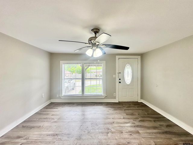 219 Half St, Lindale, TX 75771