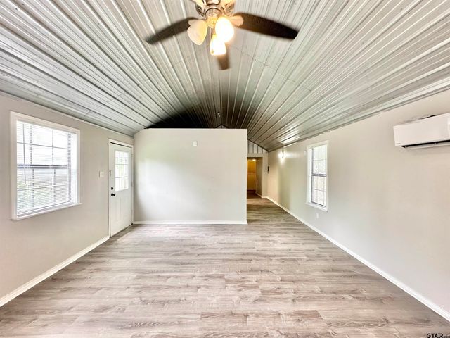 219 Half St, Lindale, TX 75771