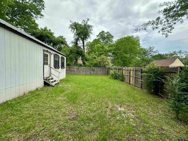 219 Half St, Lindale, TX 75771