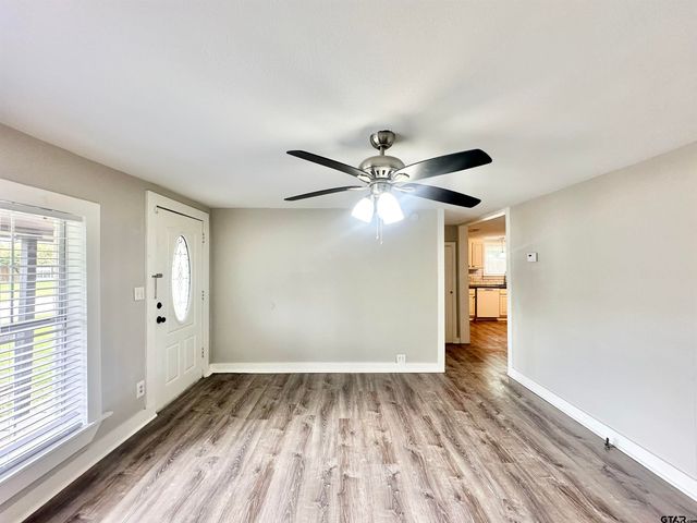 219 Half St, Lindale, TX 75771