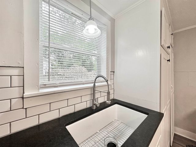 219 Half St, Lindale, TX 75771