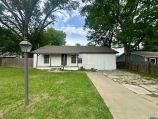 219 Half St, Lindale, TX 75771