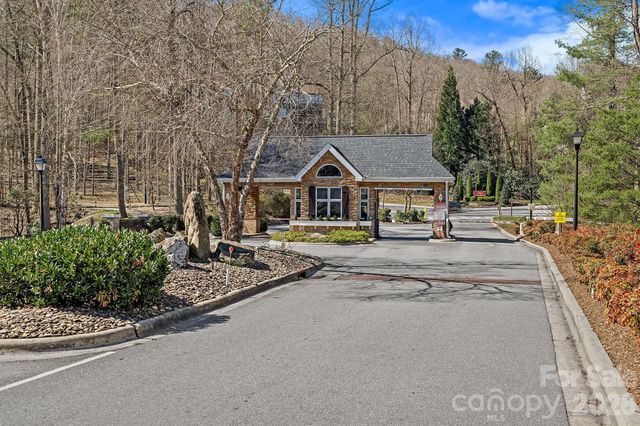 306 Croydon Drive, Hendersonville, NC 28791