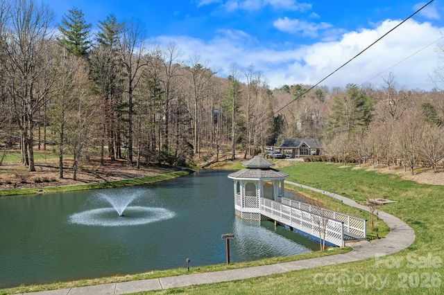 306 Croydon Drive, Hendersonville, NC 28791