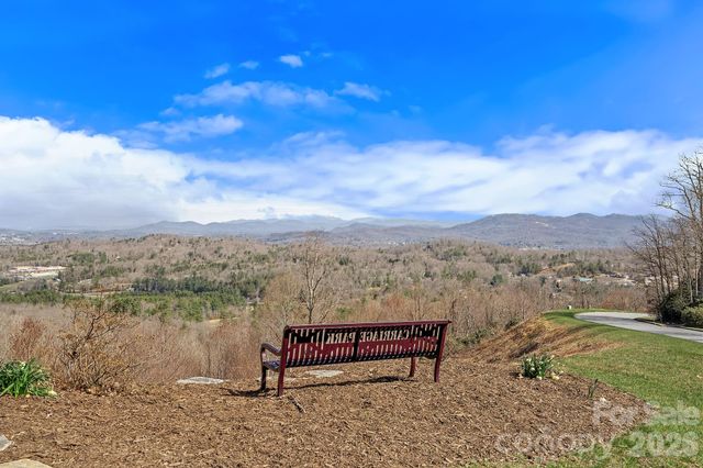 306 Croydon Drive, Hendersonville, NC 28791