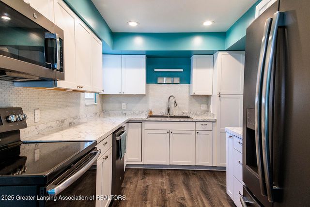 1607 Holly Way, Lansing, MI 48910