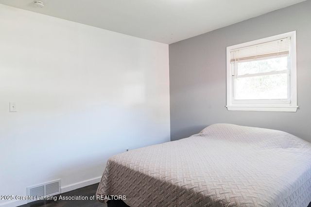 1607 Holly Way, Lansing, MI 48910