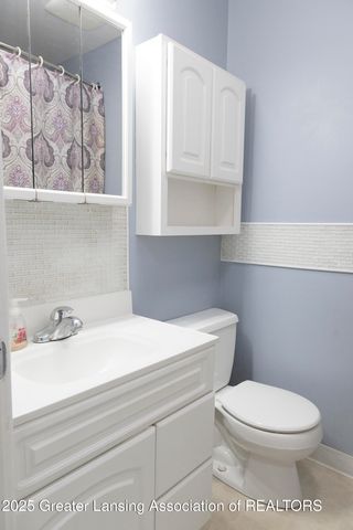 1607 Holly Way, Lansing, MI 48910