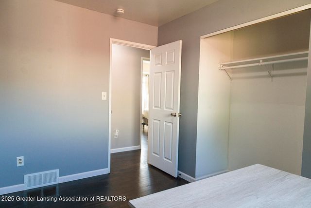 1607 Holly Way, Lansing, MI 48910