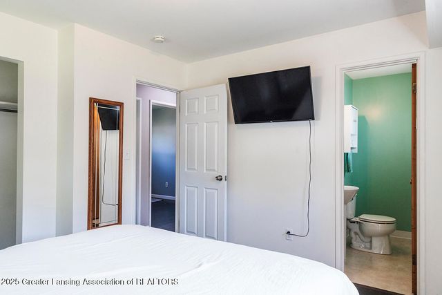 1607 Holly Way, Lansing, MI 48910