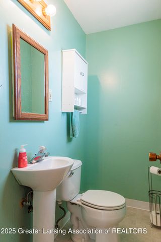 1607 Holly Way, Lansing, MI 48910