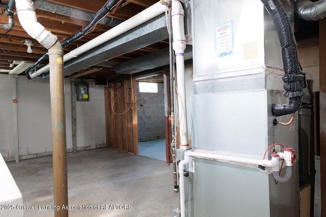 1607 Holly Way, Lansing, MI 48910