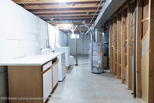 1607 Holly Way, Lansing, MI 48910