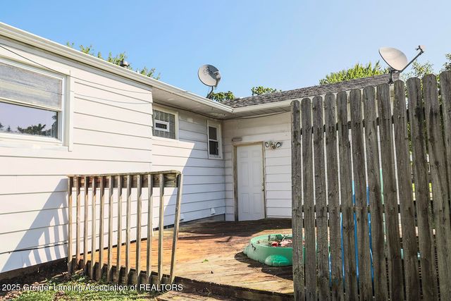 1607 Holly Way, Lansing, MI 48910