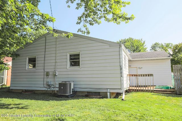 1607 Holly Way, Lansing, MI 48910
