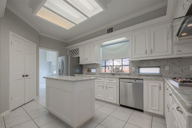 15714 Sylvan Lake Drive, Houston, TX 77062