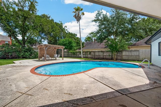 15714 Sylvan Lake Drive, Houston, TX 77062