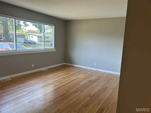 405 Wren Drive, Florissant, MO 63031