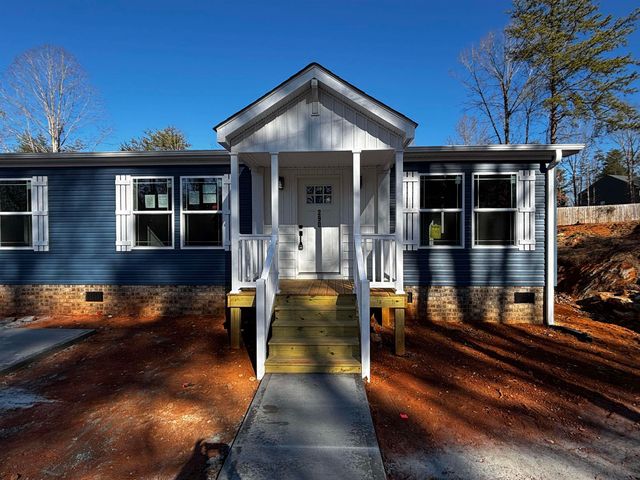 290 Forest Lake Road, Duncan, SC 29334