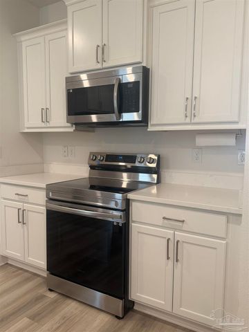 5709 Friesian Dr, Pensacola, FL 32526