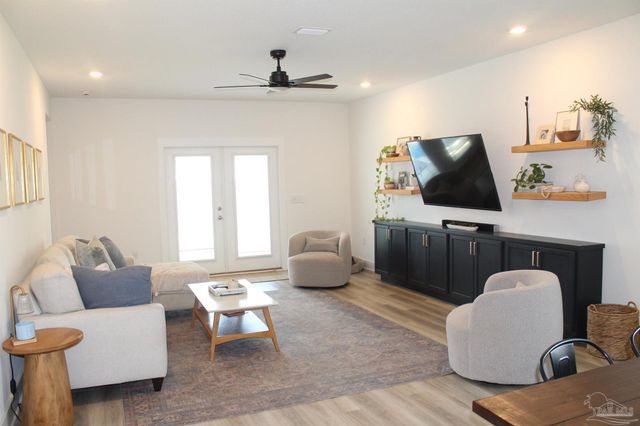 5709 Friesian Dr, Pensacola, FL 32526