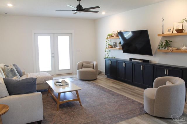 5709 Friesian Dr, Pensacola, FL 32526