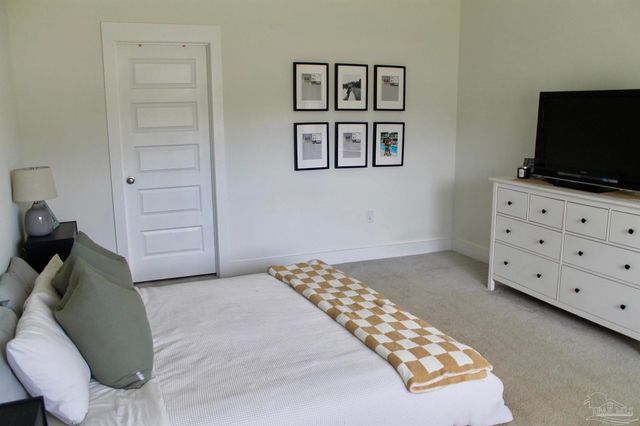 5709 Friesian Dr, Pensacola, FL 32526