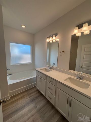 5709 Friesian Dr, Pensacola, FL 32526