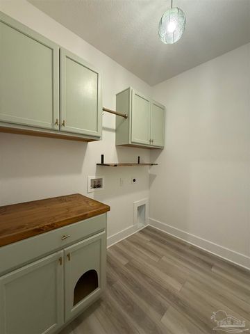 5709 Friesian Dr, Pensacola, FL 32526