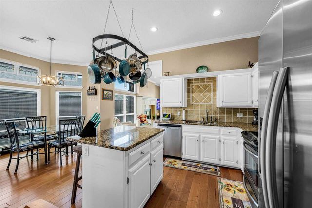805 NW Seaton Pl, Lawton, OK 73505