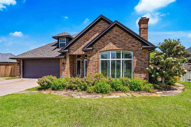 805 NW Seaton Pl, Lawton, OK 73505