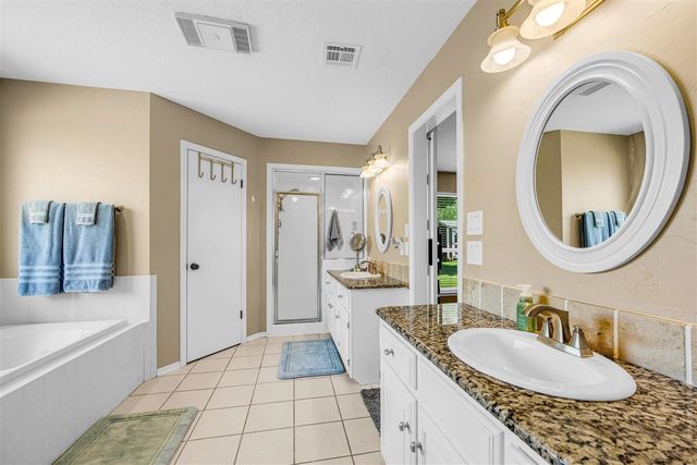 805 NW Seaton Pl, Lawton, OK 73505