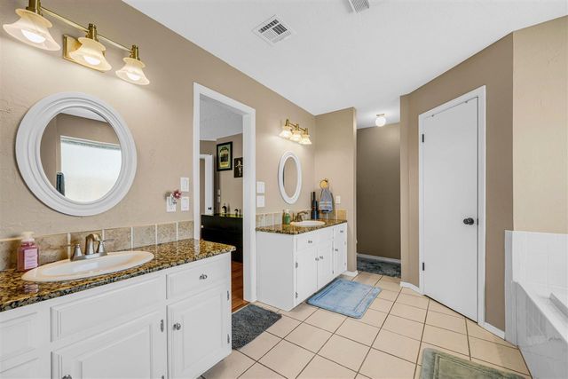 805 NW Seaton Pl, Lawton, OK 73505