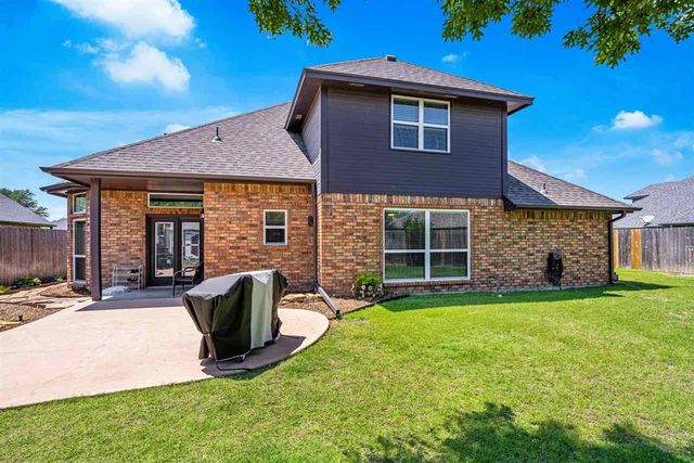 805 NW Seaton Pl, Lawton, OK 73505