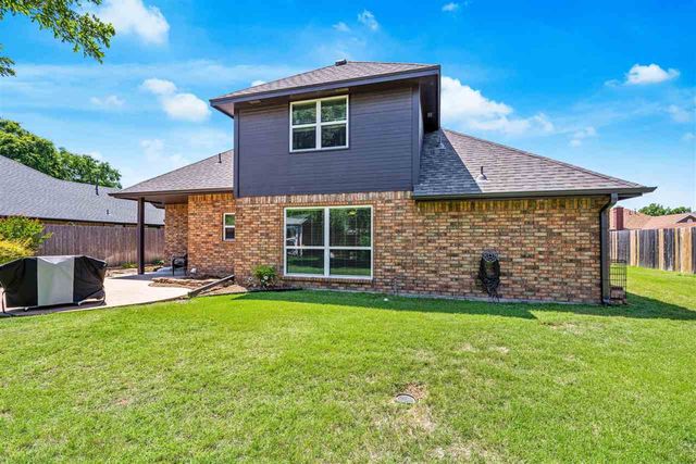 805 NW Seaton Pl, Lawton, OK 73505